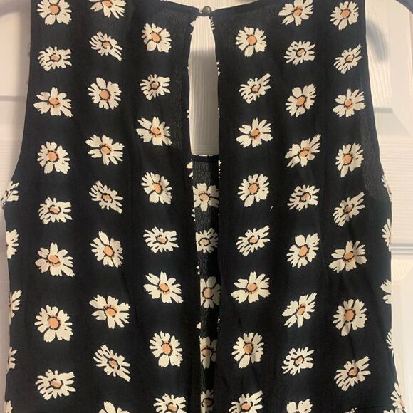 🎄Forever 21 Daisy Print Romper - Picture 6 of 10